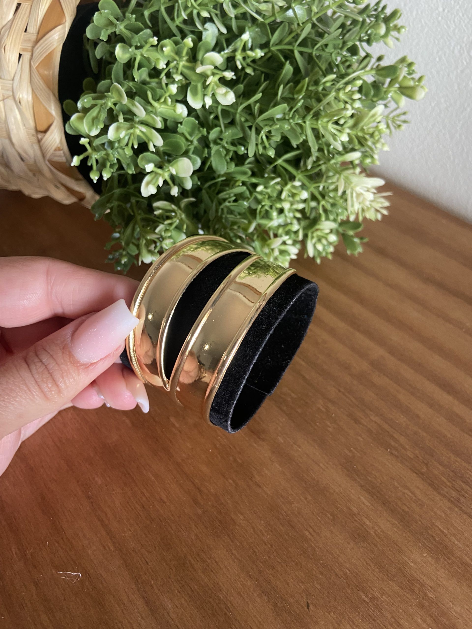 Brazalete ancho luna dorado