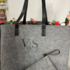 Bolso fieltro con asas de cuero personalizado con inicial + Neceser