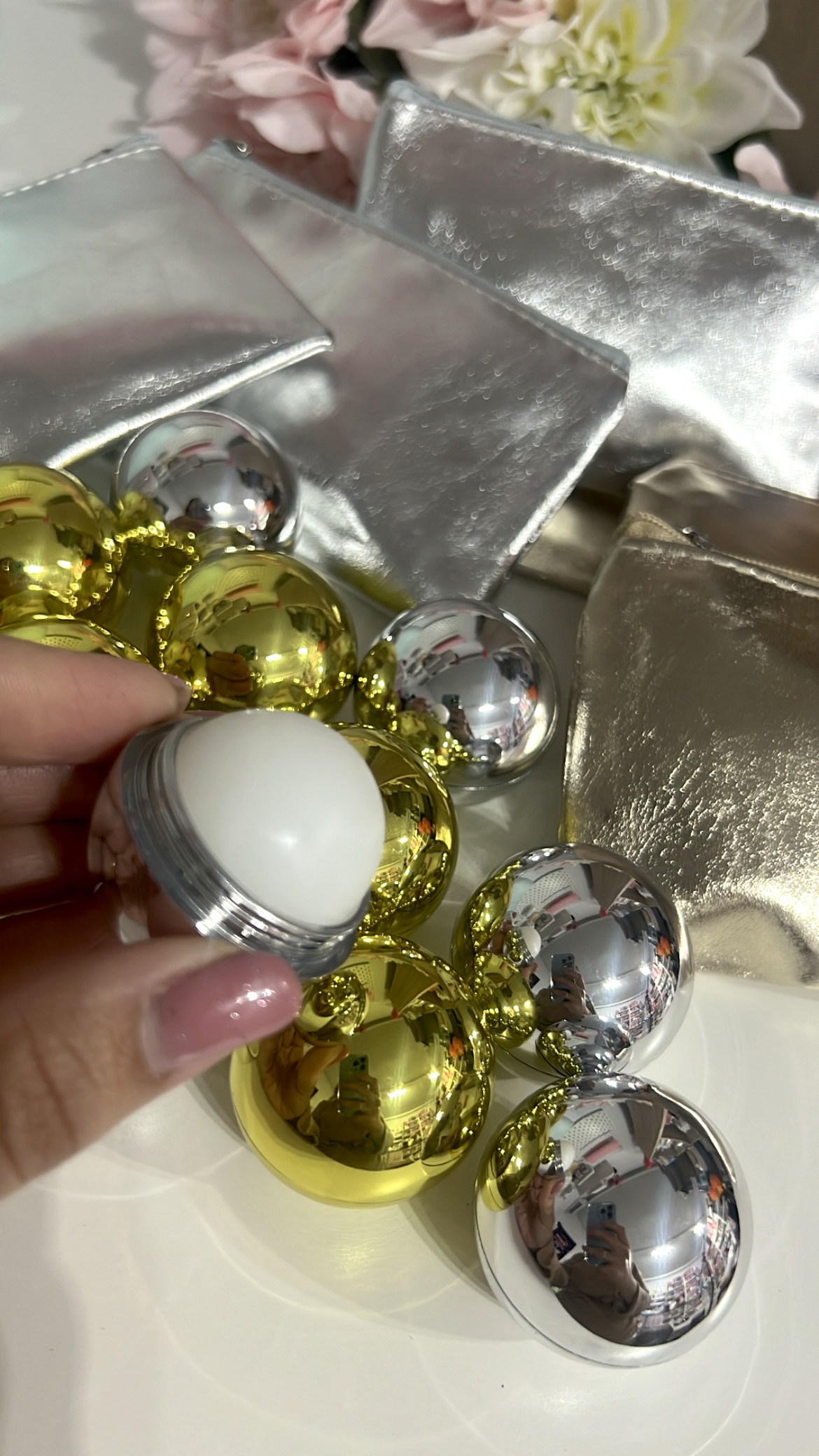 Lote de 30 Bálsamos Labiales + Monedero Metalizado a juego - Imagen 2