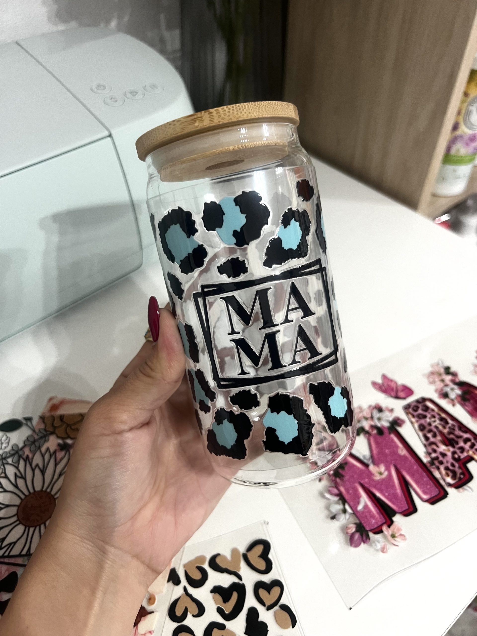 TAZA DE VIDRIO 550 ML MAMÁ ANIMAL PRINT AZUL