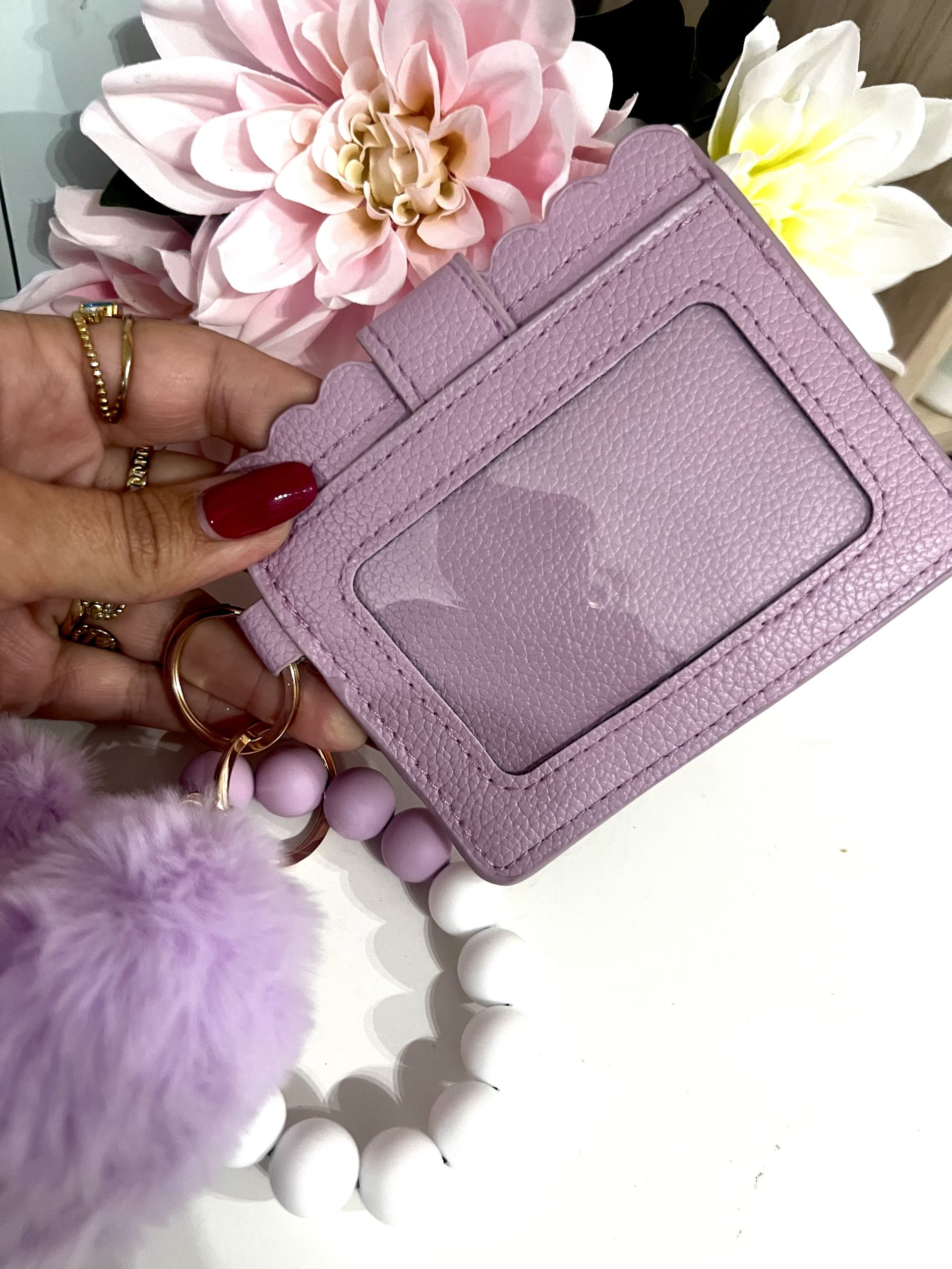 TARJETERO CON PULSERA Y LLAVERO CORAZÓN MORADO - Imagen 2