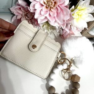 TARJETERO CON PULSERA Y LLAVERO CORAZÓN BEIG