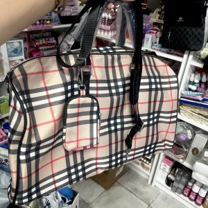 Alternative view of BOLSO VIAJE INSPIRACION BURBERR CON ASAS PARA COLGAR