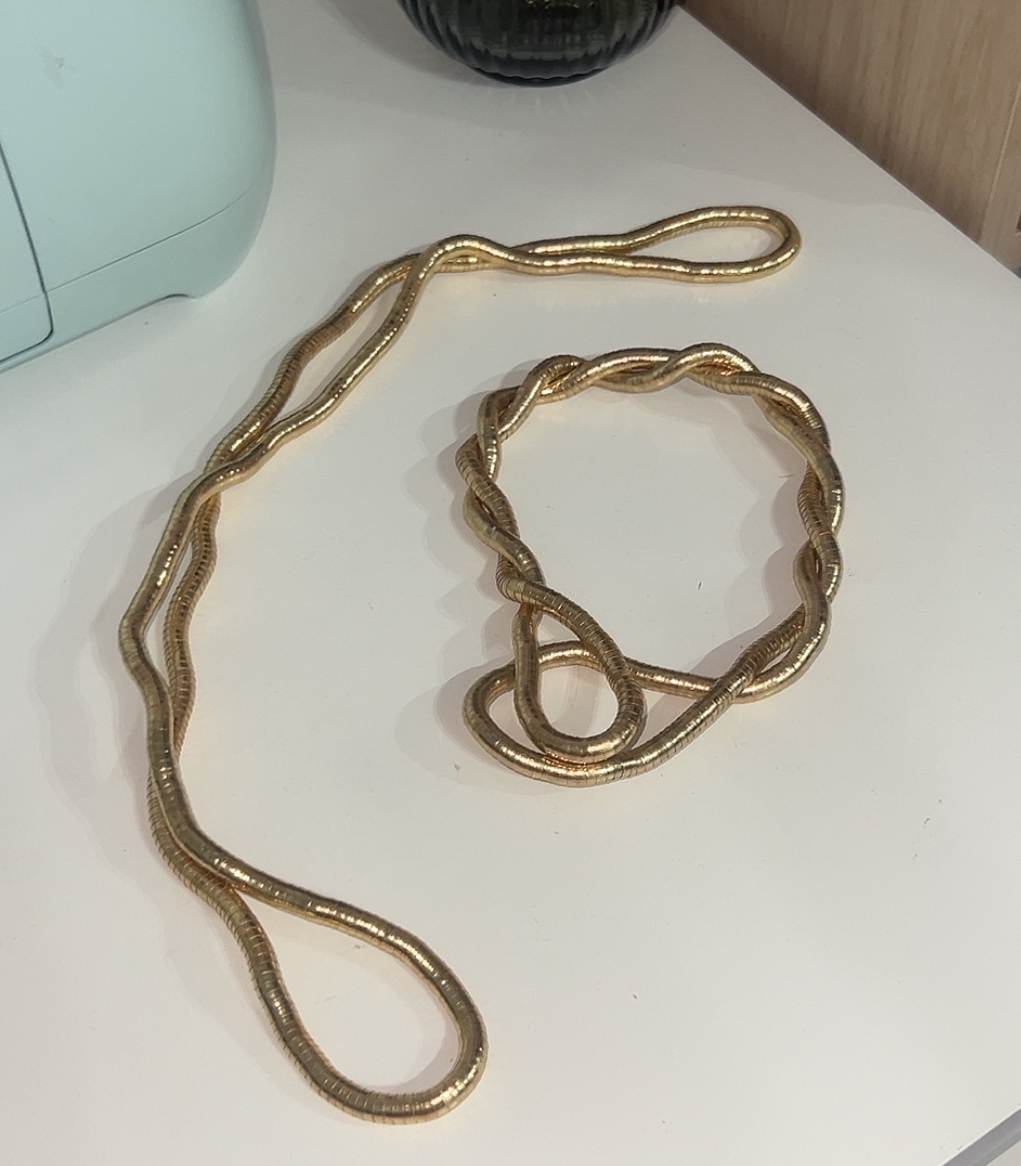 COLGANTE DEL MOMENTO DORADO