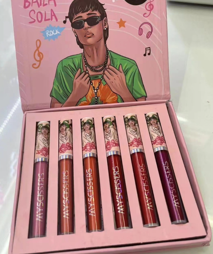 ESTUCHE REGALO 6 LABIALES LIP GLOSS COLOR